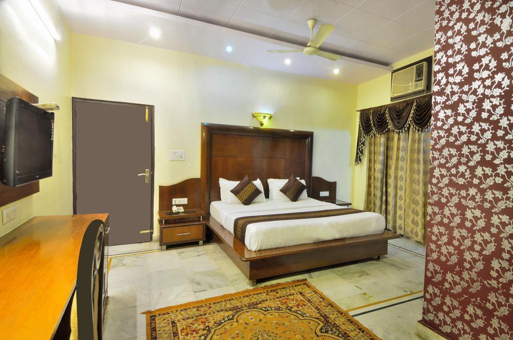 Hotel Roopa International Amritsar Dış mekan fotoğraf